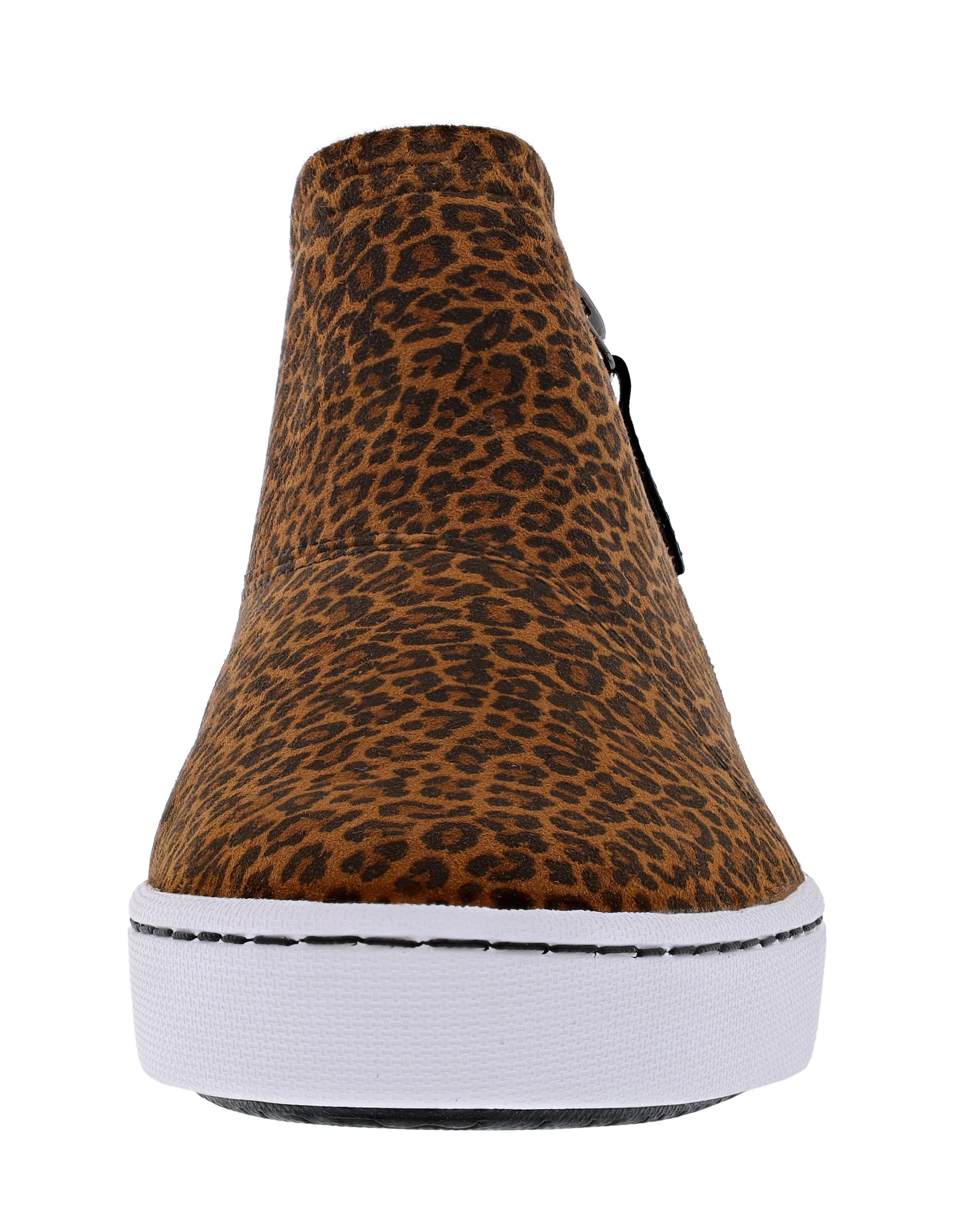 Clarks Women's Pawley Adwin Zipper Closure Walking Sneakers - Image 3